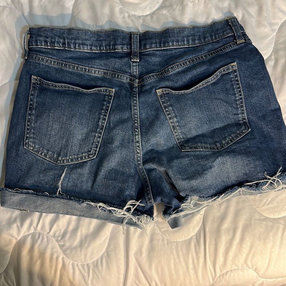 Gap Button down shorts Size 6 waist: 28 inches - Picture 2 of 12